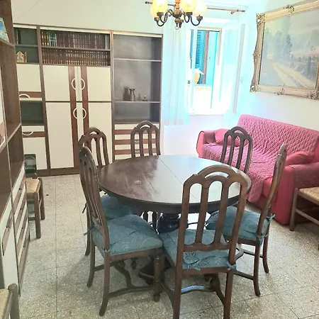 Casa Giulia Nel Borgo Pila (Livorno)